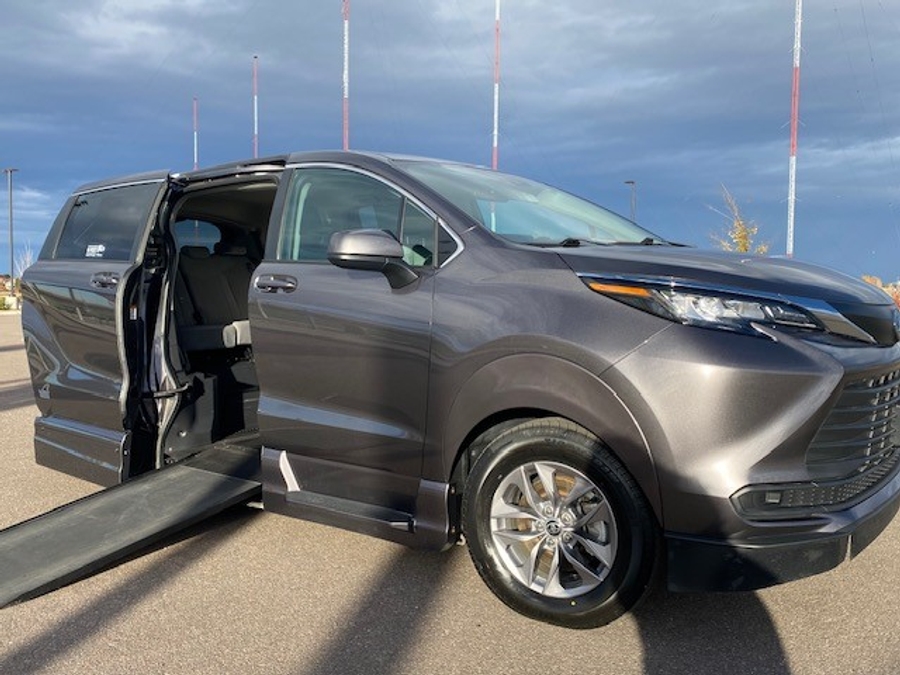 Used 2022 Toyota Sienna Hybrid LE - VMI Side Entry Entry In Floor Automatic Ramp