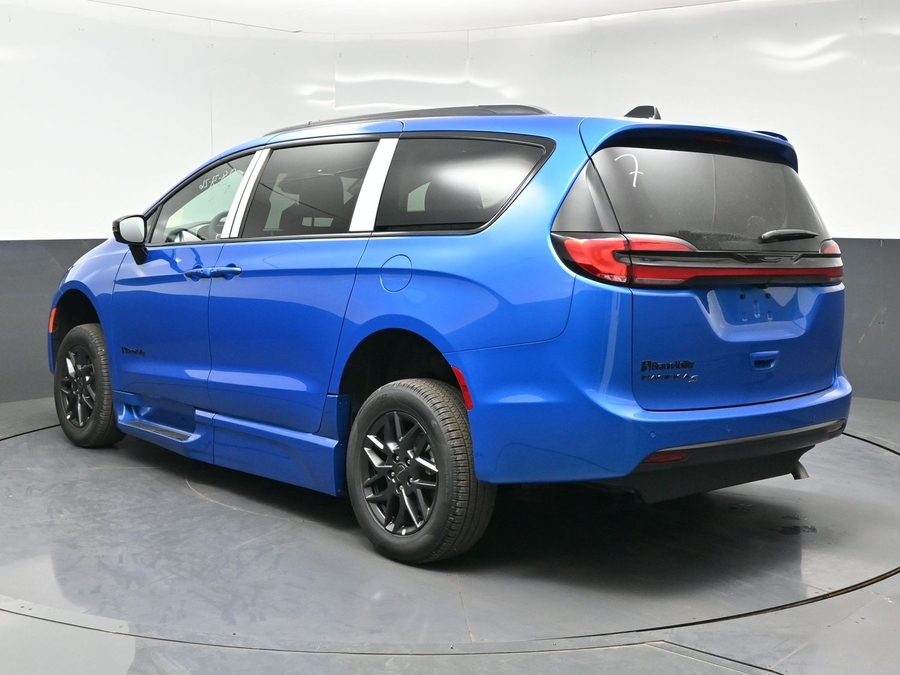 New 2027 Chrysler Pacifica Select Sport - BraunAbility Side Entry Fold Out Automatic Ramp