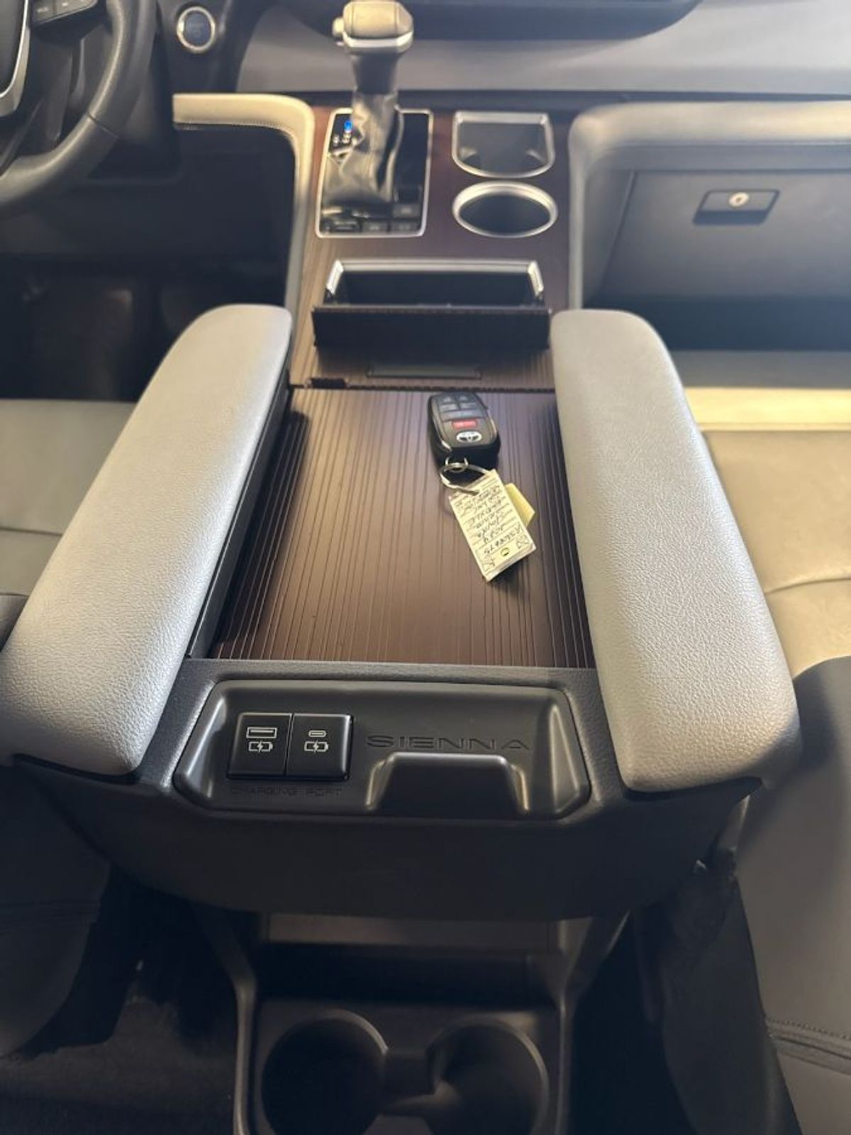 Silver Toyota Sienna image number 12