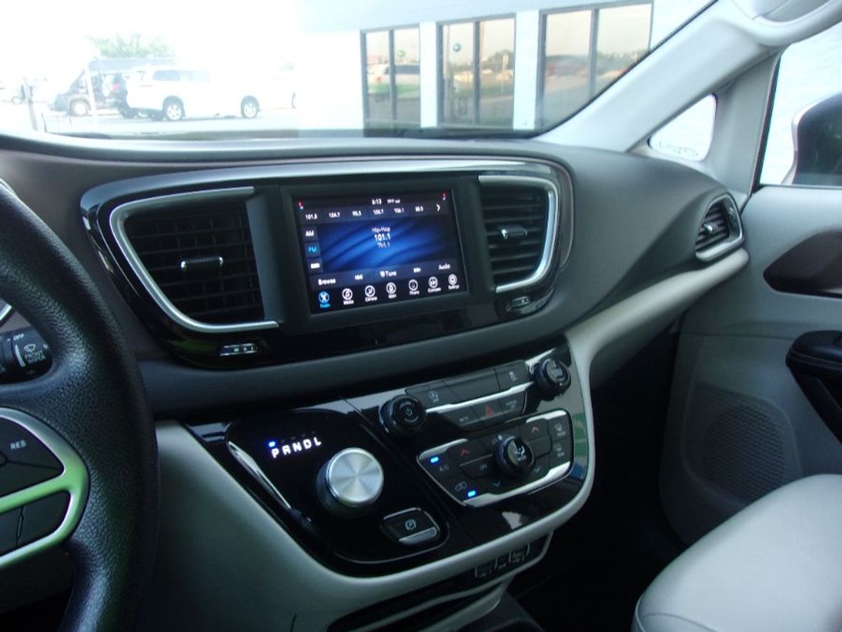 2021 CHRYSLER VOYAGER - Image 2