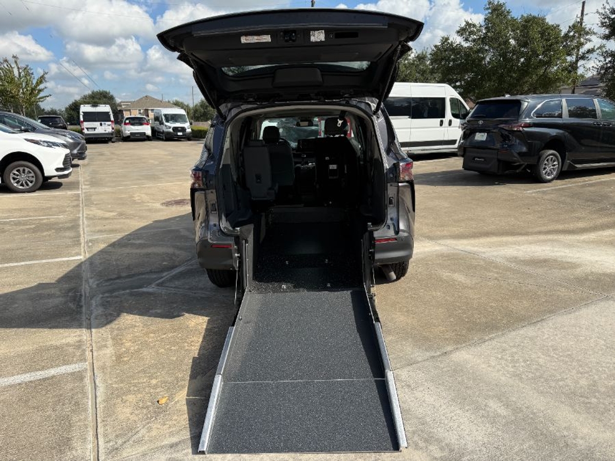 2024 TOYOTA SIENNA - Image 10