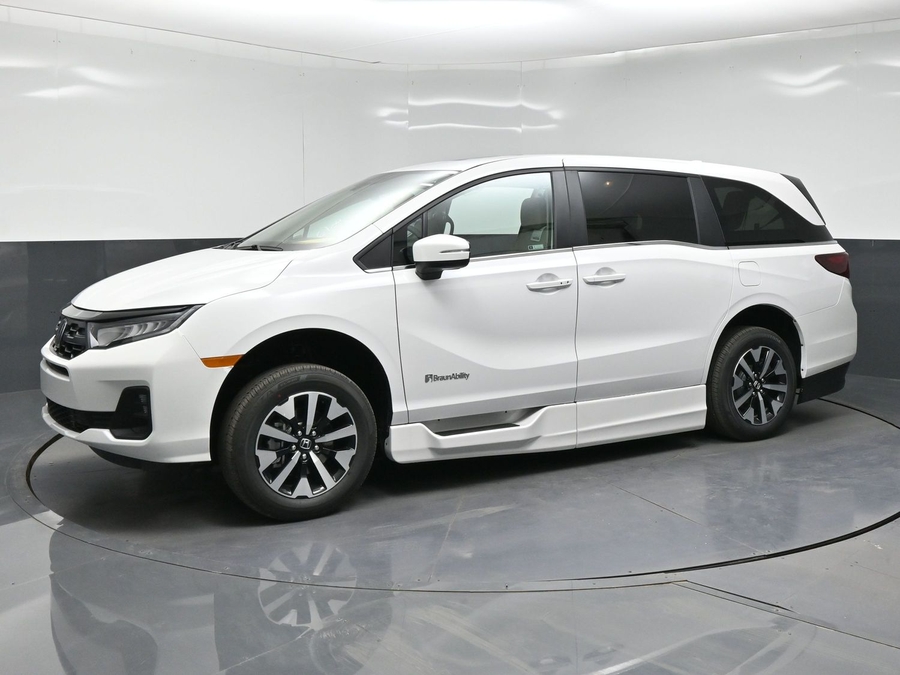 White Honda Odyssey with Side Entry Automatic In Floor ramp