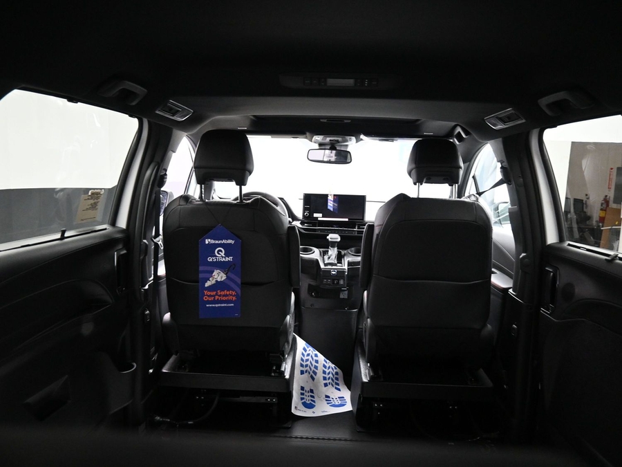 New 2025 Toyota Sienna Hybrid XSE Sport - BraunAbility Side Entry Entry In Floor Automatic Ramp
