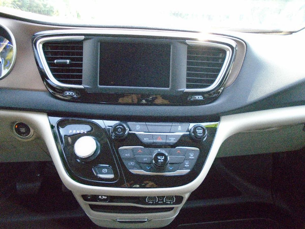 2023 CHRYSLER VOYAGER - Image 7