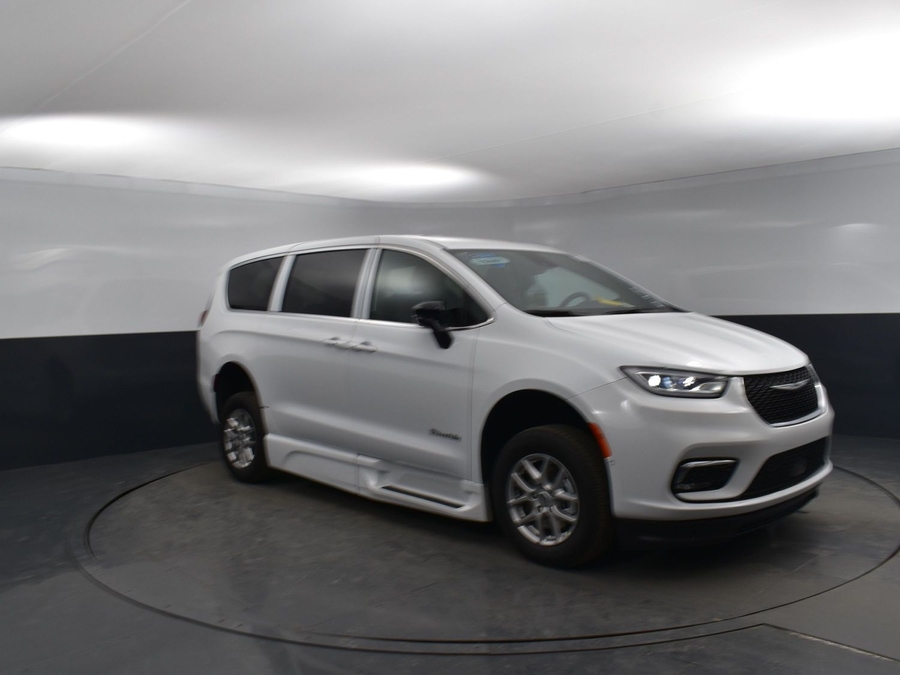 Used 2025 Chrysler Pacifica Select Safety - BraunAbility Side Entry Fold Out Automatic Ramp