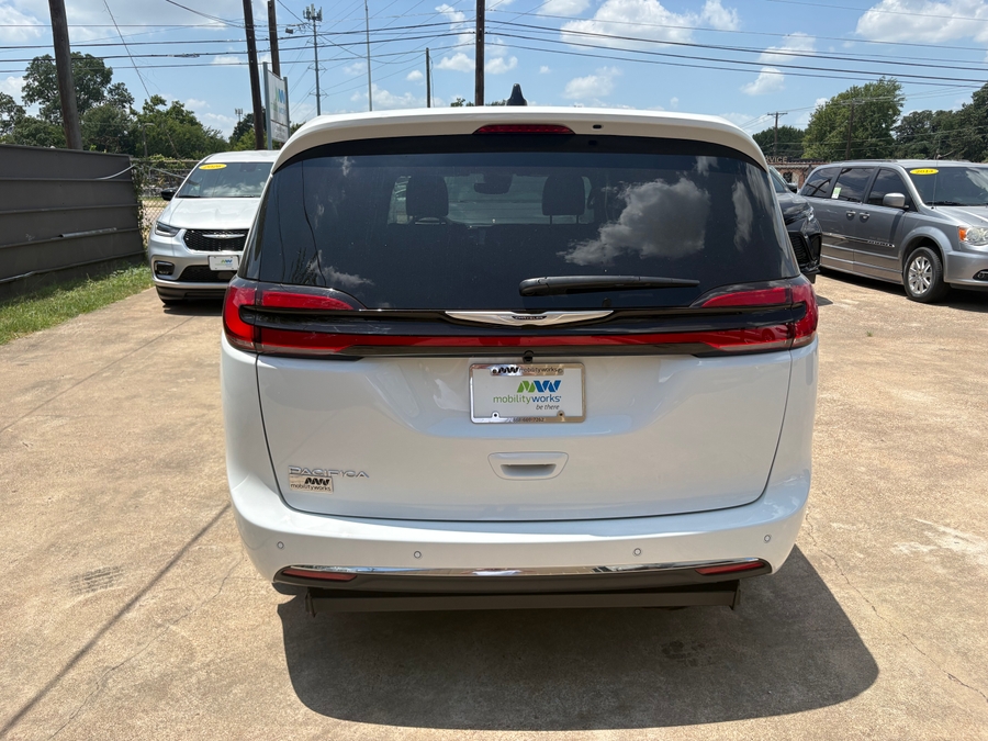 2026 Chrysler Pacifica Select - Photo 4