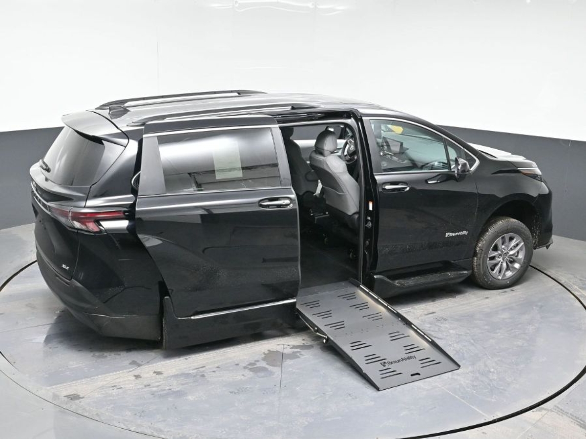 2025 TOYOTA SIENNA - Image 26