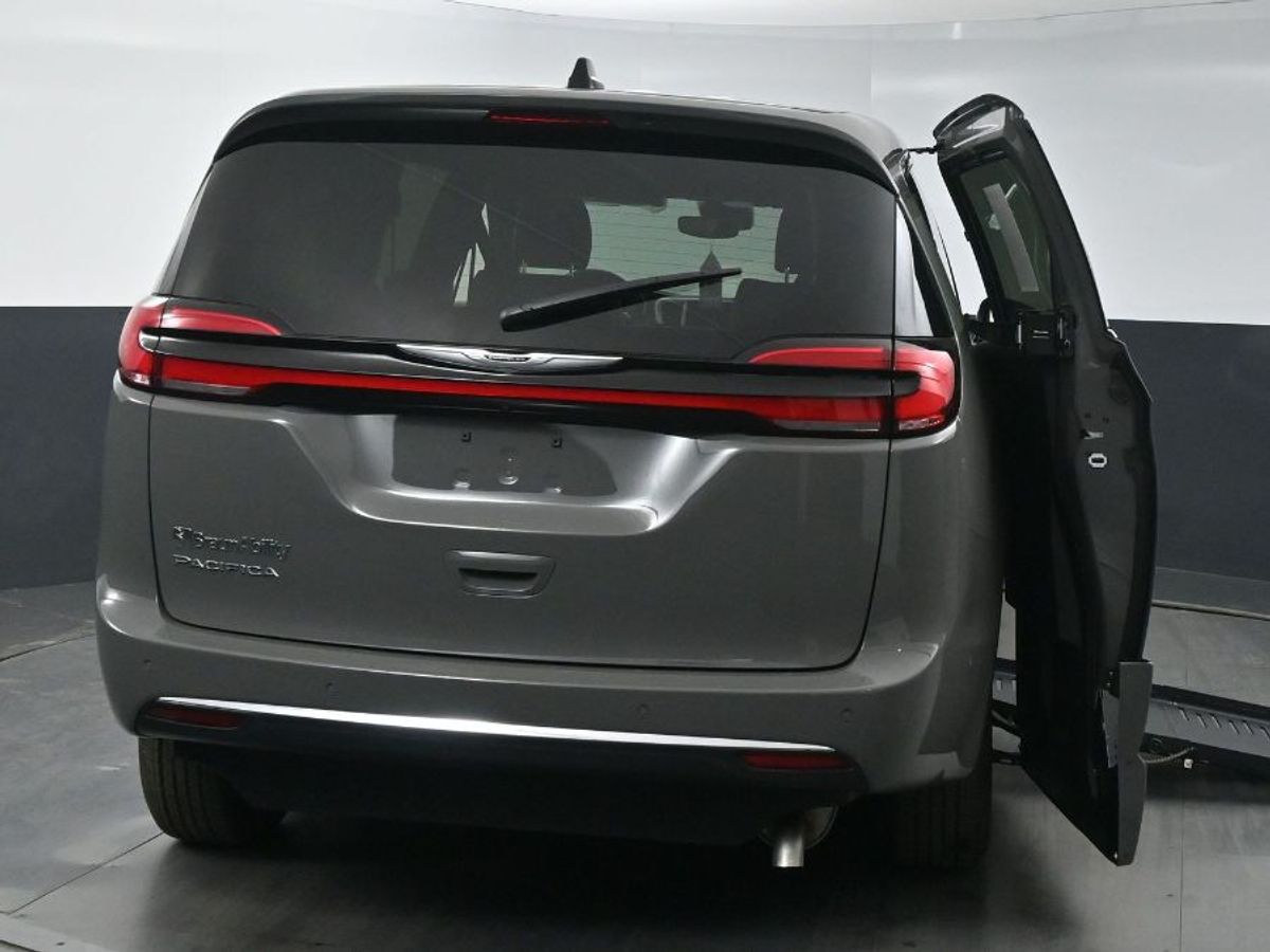 2025 CHRYSLER PACIFICA - Image 6