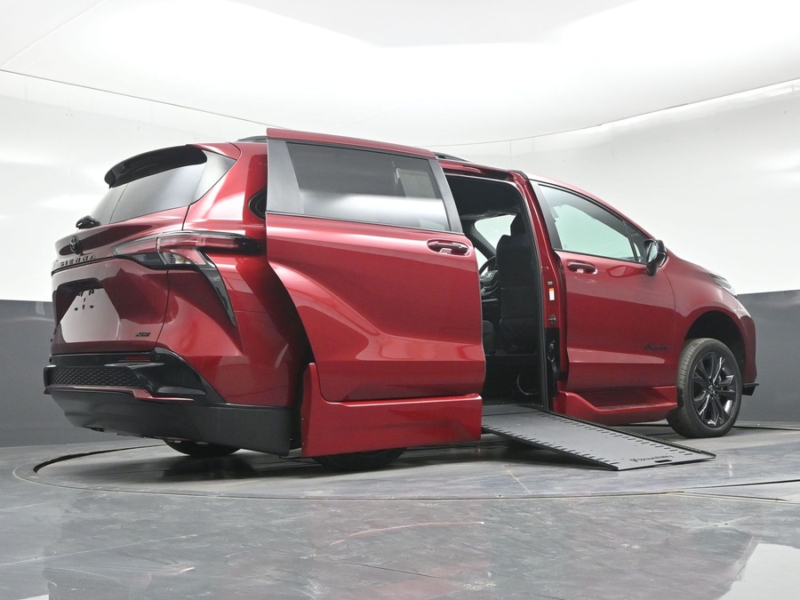 New 2026 Toyota Sienna Hybrid XSE Sport - BraunAbility Side Entry In Floor Automatic Ramp