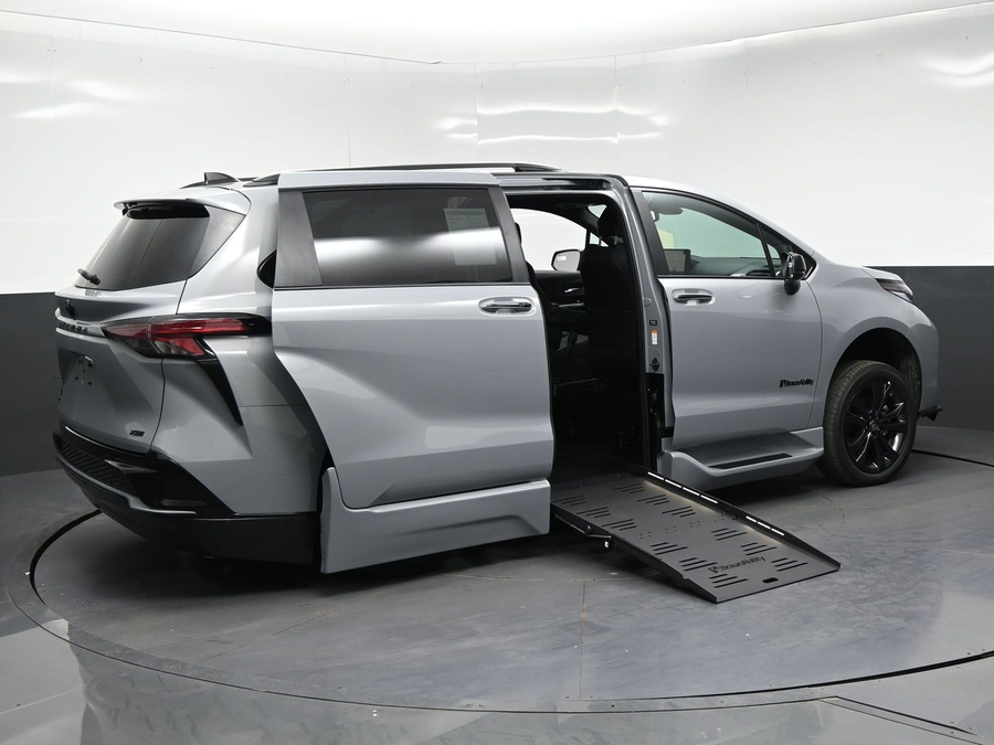 New 2026 Toyota Sienna Hybrid XSE Sport - BraunAbility Side Entry Fold Out Automatic Ramp