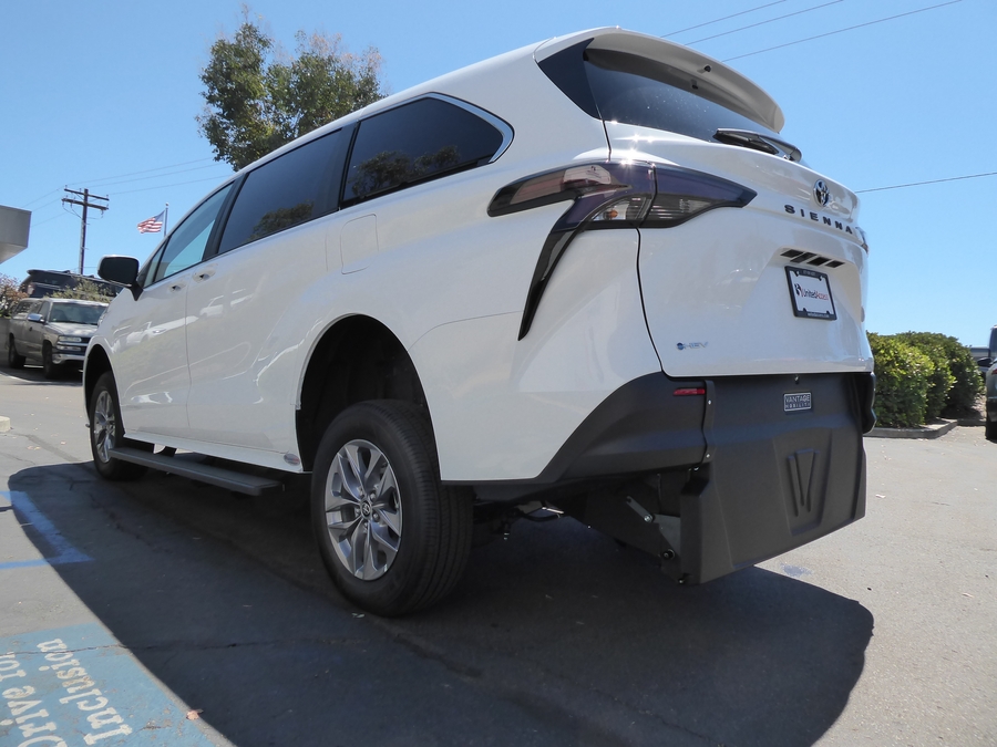 New 2026 Toyota Sienna Hybrid LE - Vantage Mobility Rear Entry Fold Out Manual Ramp
