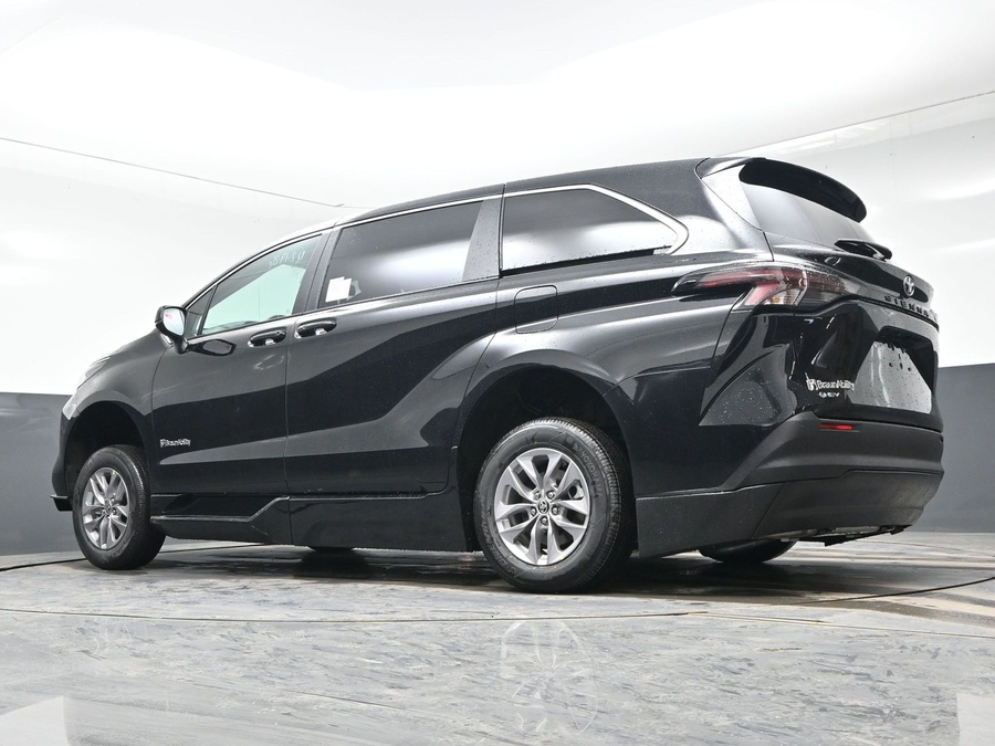New 2026 Toyota Sienna Hybrid Limited - BraunAbility Side Entry Entry Fold Out Automatic Ramp