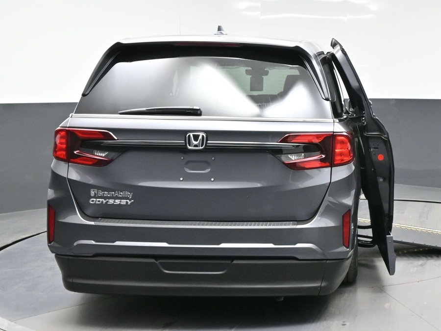 Grey Honda Odyssey image number 2