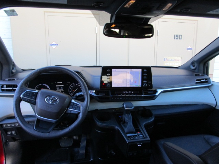 Used 2022 Toyota Sienna Hybrid Platinum - BraunAbility Side Entry Entry In Floor Automatic Ramp