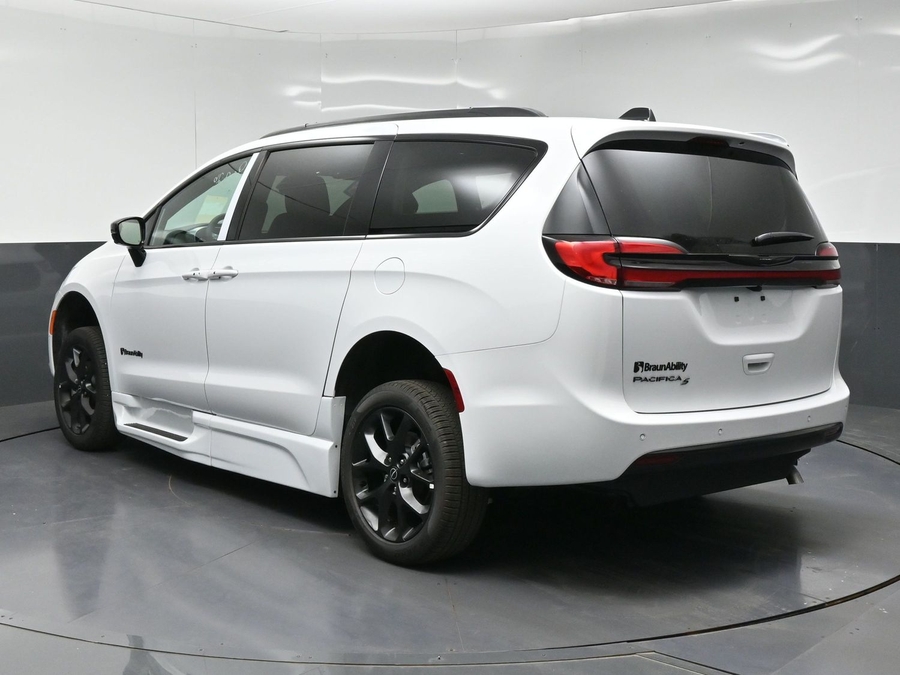 New 2026 Chrysler Pacifica Select Sport - BraunAbility Side Entry Fold Out Automatic Ramp