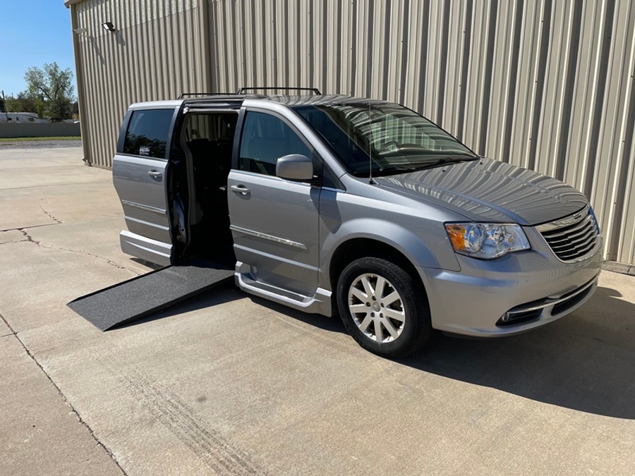 Used 2014 Chrysler Town & Country Touring - VMI Side Entry In Floor Automatic Ramp
