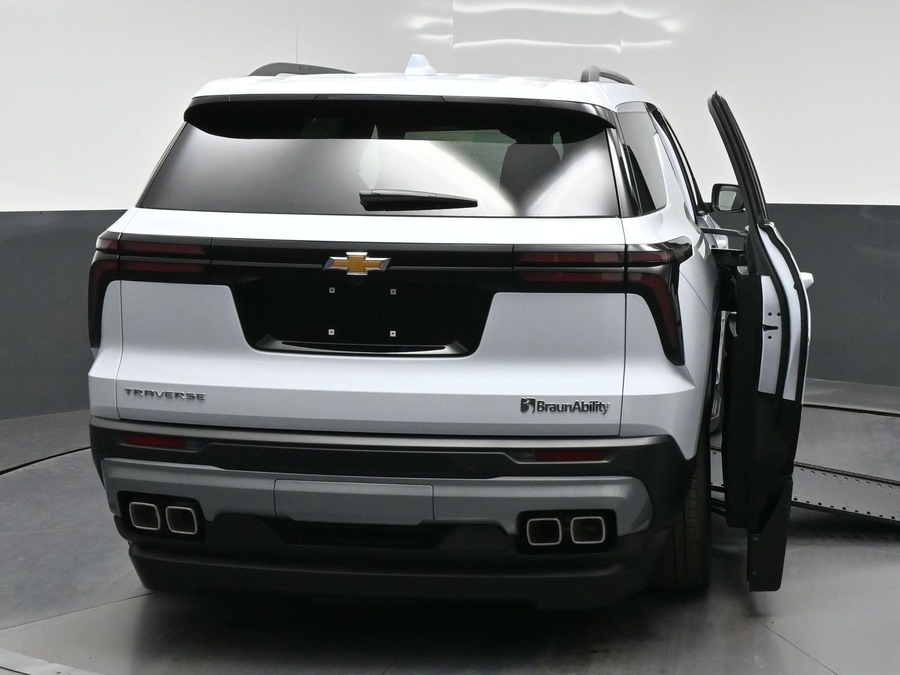 New 2026 Chevrolet Traverse 1LT - BraunAbility Side Entry In Floor Automatic Ramp