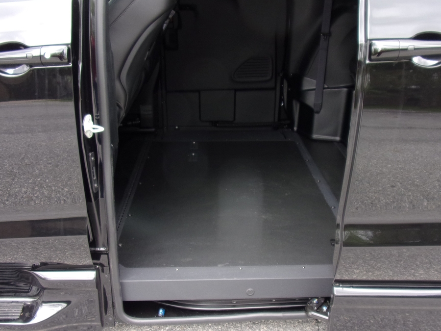 Black Chrysler Pacifica image number 17