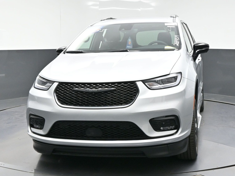 2026 Chrysler Pacifica Select - Photo 4