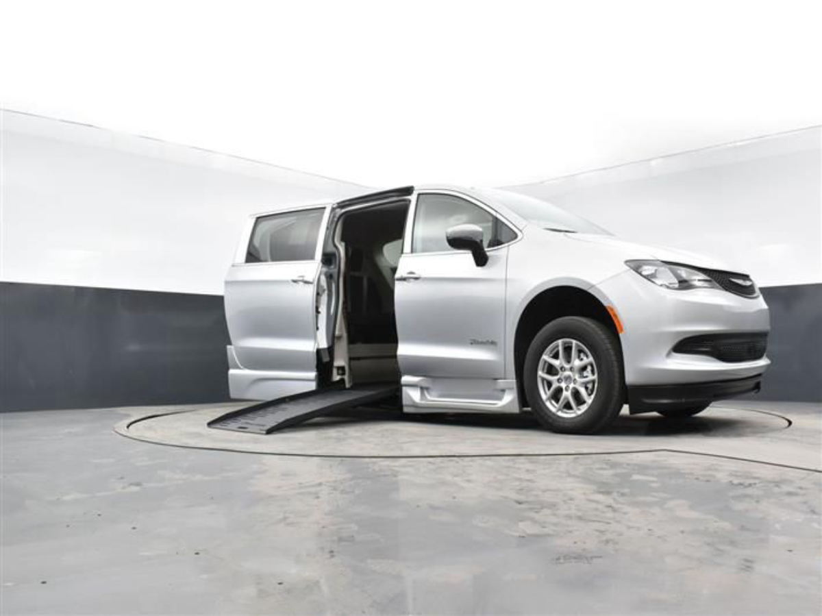 2023 CHRYSLER VOYAGER - Image 17