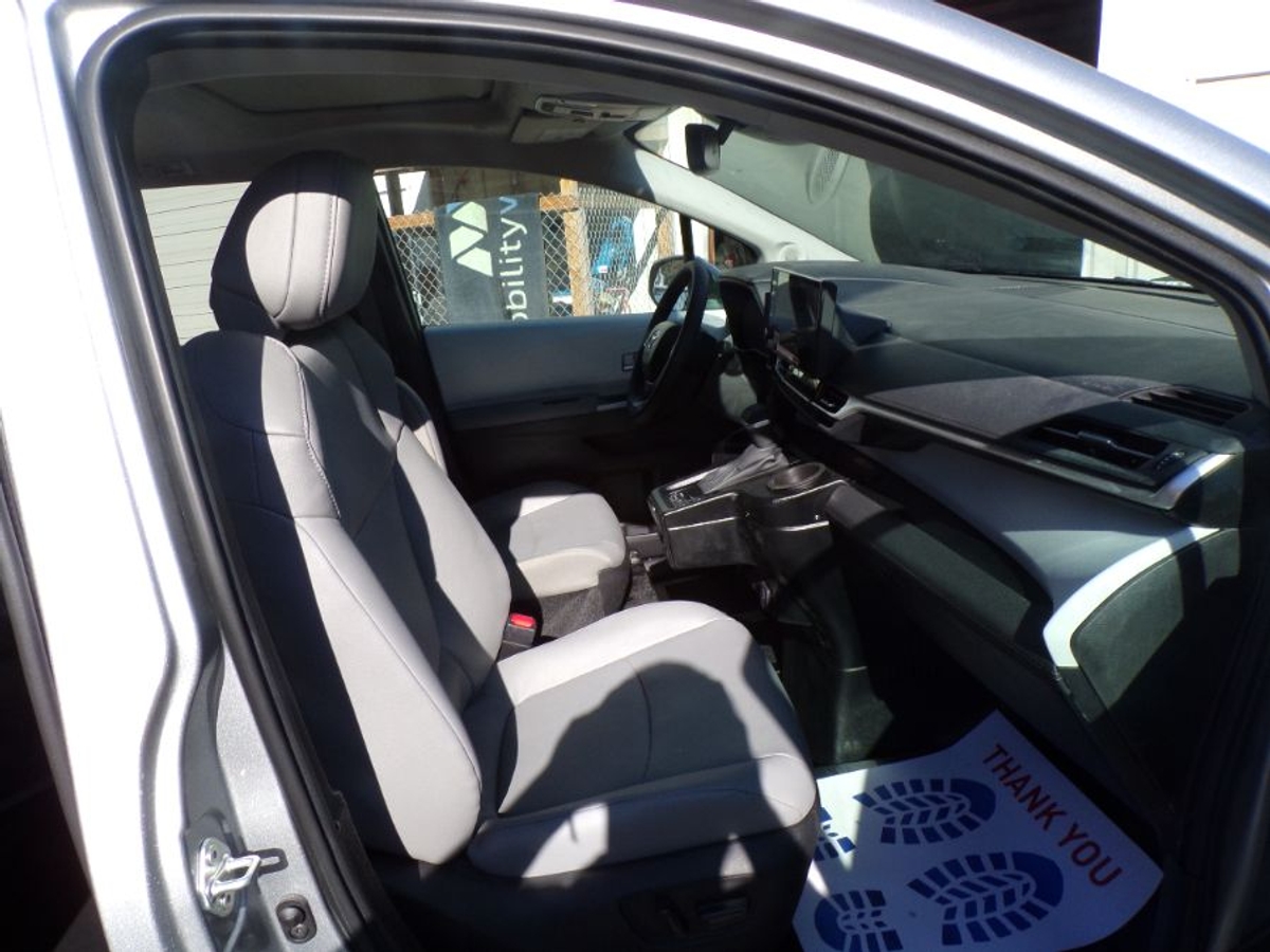 2025 TOYOTA SIENNA - Image 12