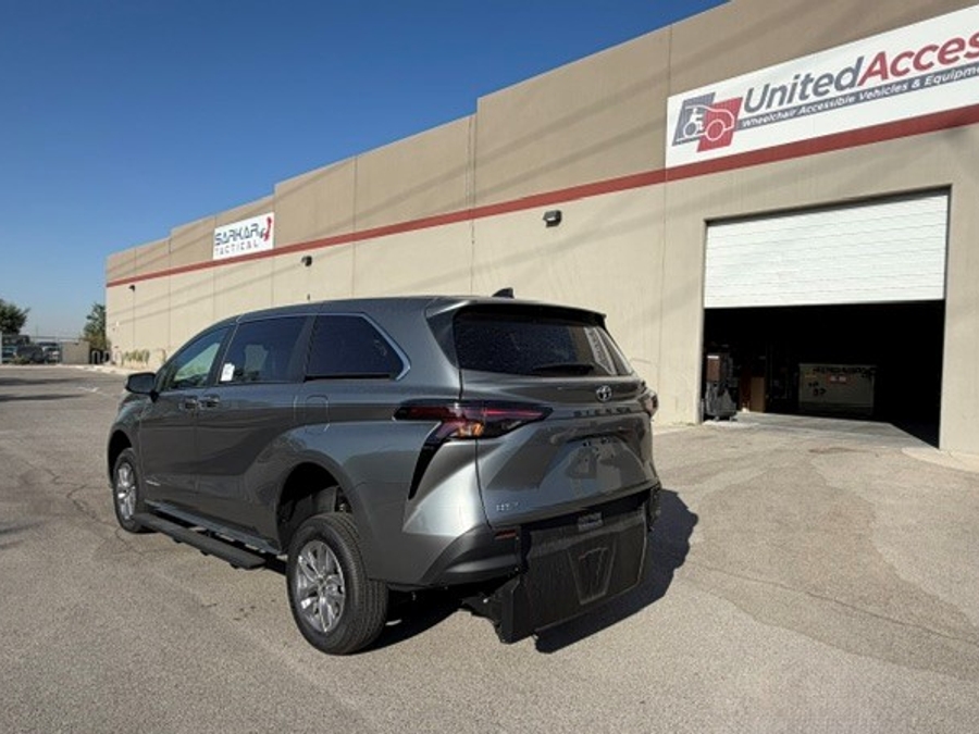 New 2026 Toyota Sienna Hybrid LE - Vantage Mobility Rear Entry Fold Out Manual Ramp