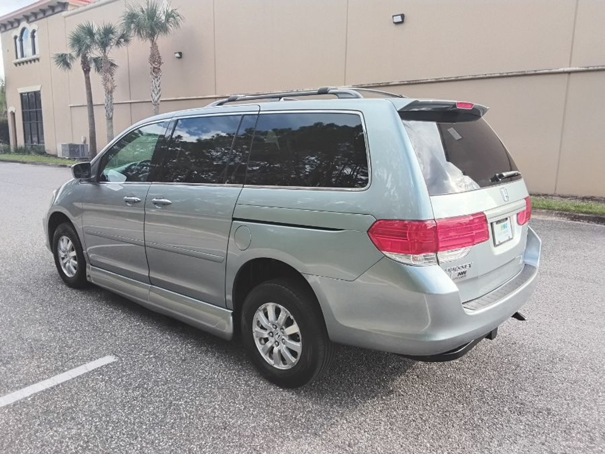 Blue Honda Odyssey image number 5