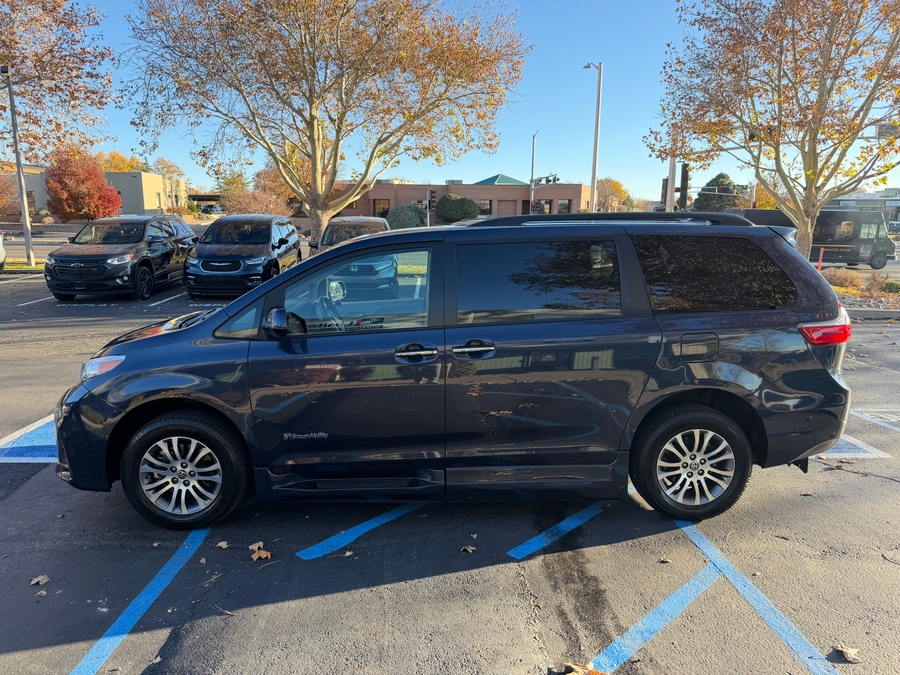 Used 2020 Toyota Sienna XLE Base - BraunAbility Side Entry Entry Fold Out Automatic Ramp