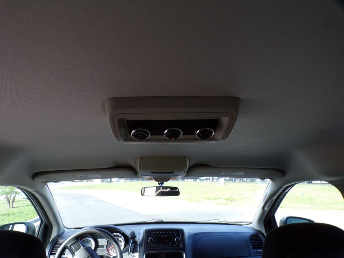 Silver Dodge Grand Caravan image number 18