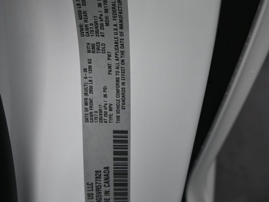 White Chrysler Pacifica image number 19