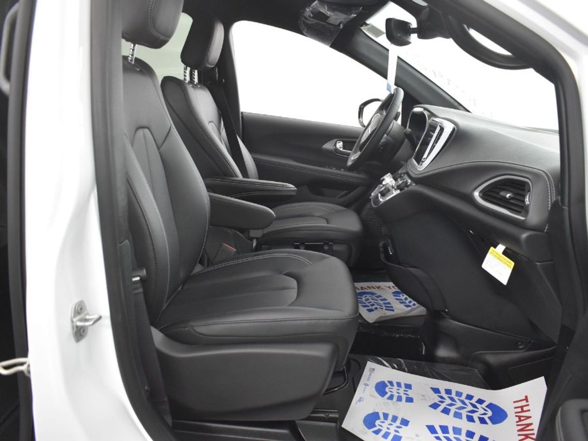 2025 CHRYSLER PACIFICA - Image 9