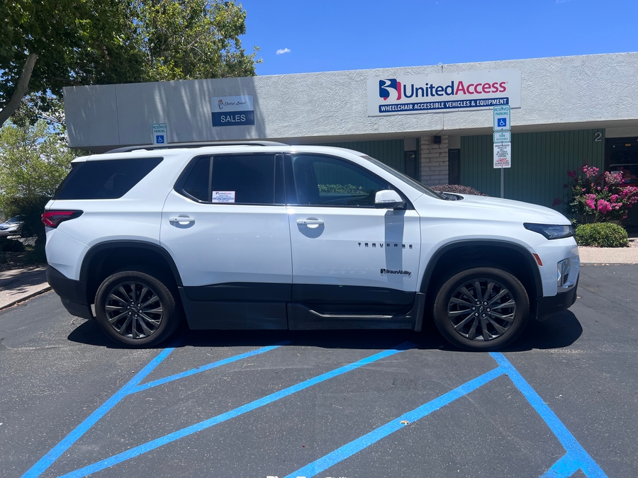Used 2023 Chevrolet Traverse 2LT - BraunAbility Side Entry In Floor Automatic Ramp