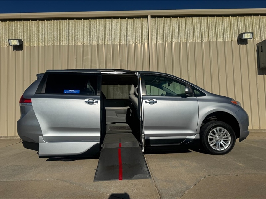 Used 2013 Toyota Sienna XLE - VMI Side Entry Entry In Floor Automatic Ramp