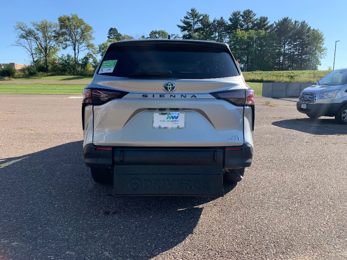 2024 TOYOTA SIENNA - Image 16