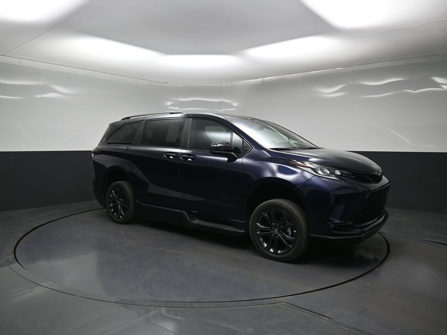 New 2026 Toyota Sienna Hybrid XSE Sport - BraunAbility Side Entry In Floor Automatic Ramp
