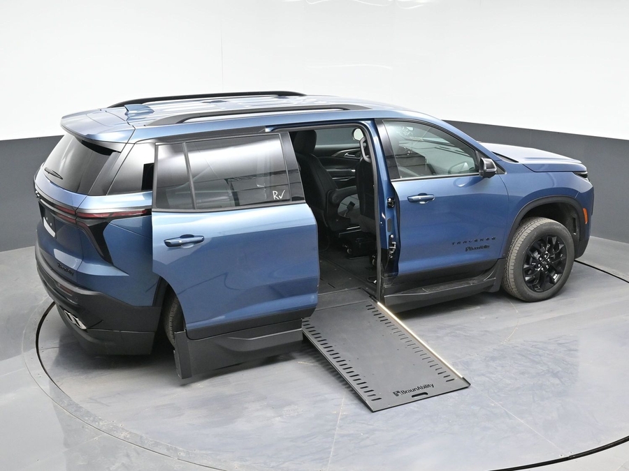 New 2025 Chevrolet Traverse 1LT Midnight - BraunAbility Side Entry Entry In Floor Automatic Ramp