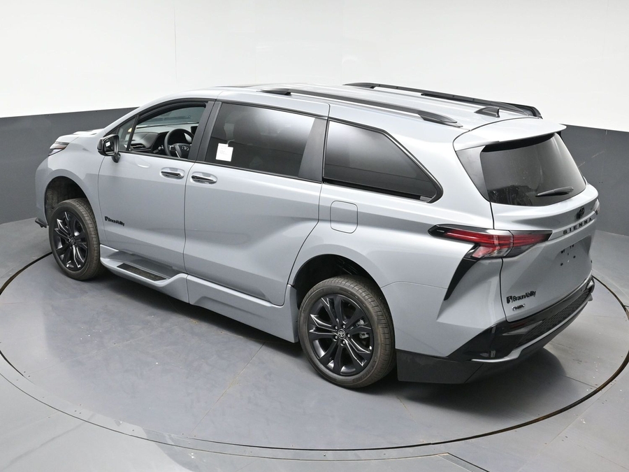 New 2026 Toyota Sienna Hybrid XSE Sport - BraunAbility Side Entry Fold Out Automatic Ramp