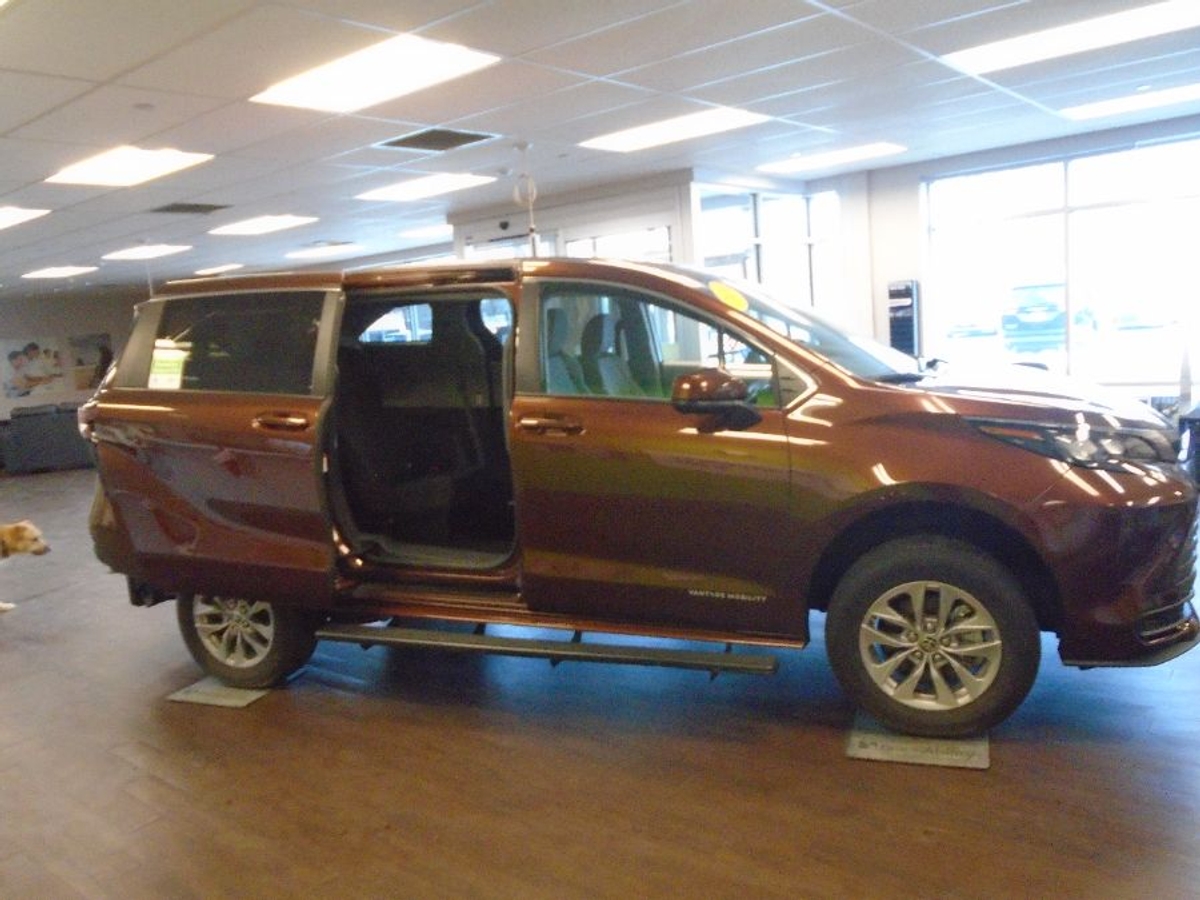 2024 TOYOTA SIENNA - Image 4