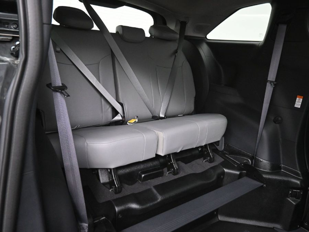 2025 TOYOTA SIENNA - Image 8