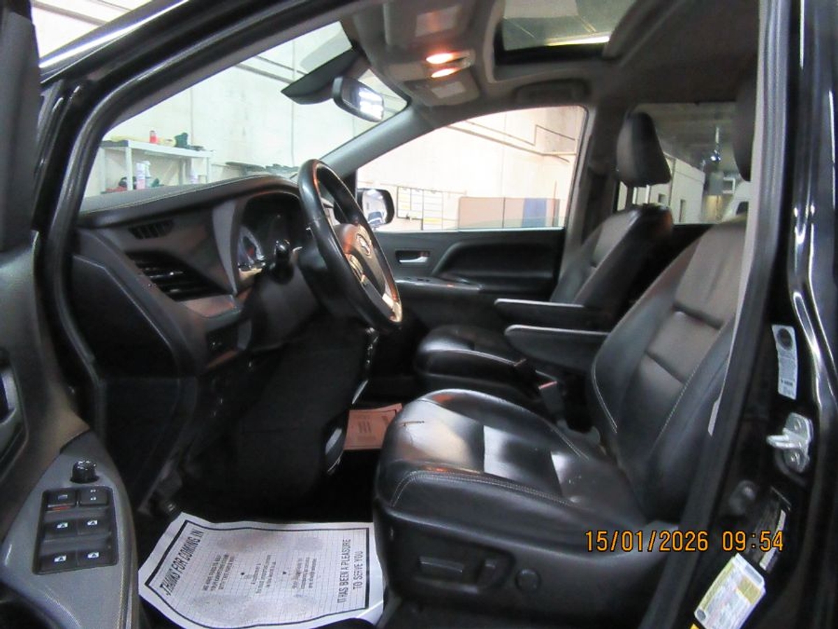 2019 TOYOTA SIENNA - Image 11