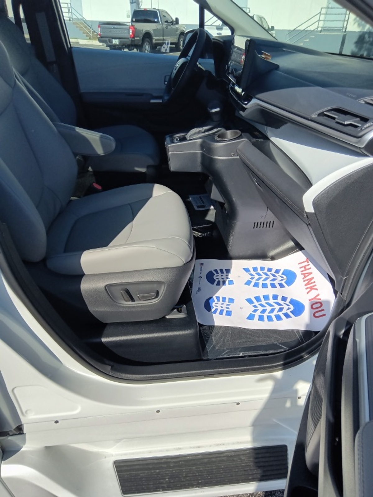 2025 TOYOTA SIENNA - Image 9