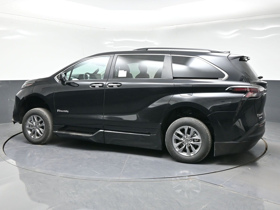 Black Toyota Sienna image number 3