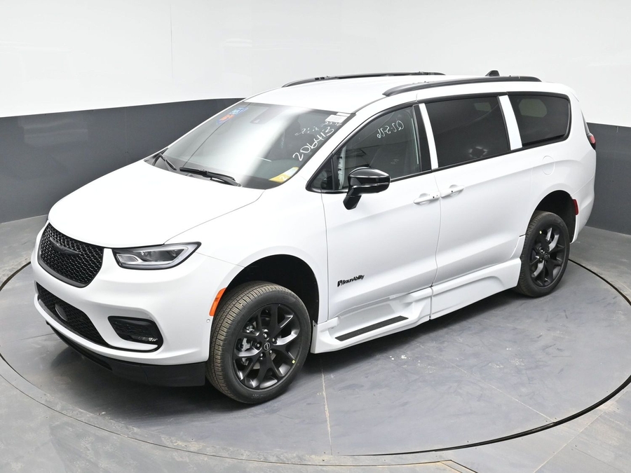 New 2026 Chrysler Pacifica Select Sport - BraunAbility Side Entry Entry Fold Out Automatic Ramp