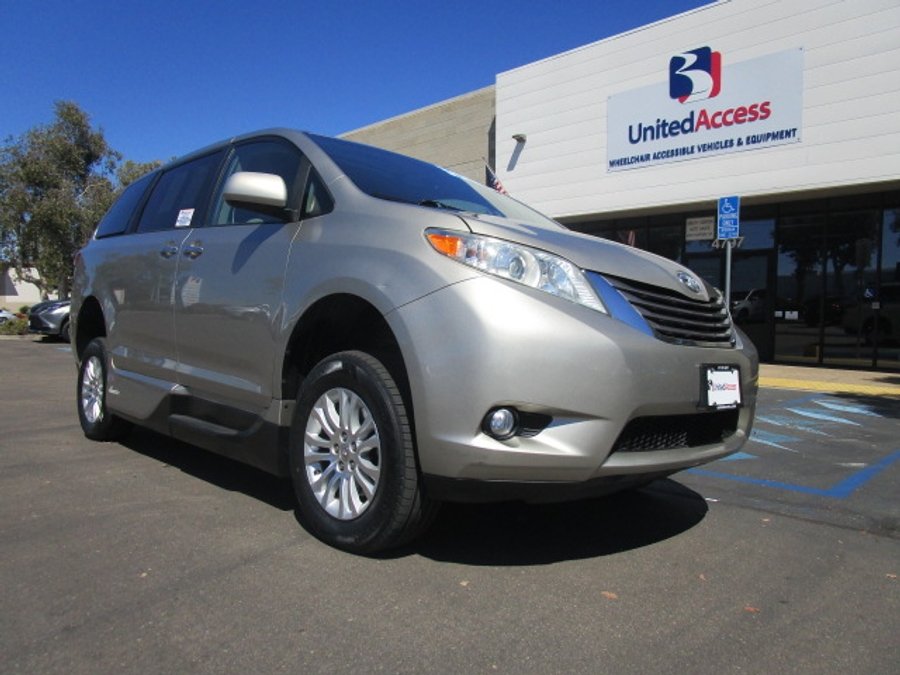 Used 2015 Toyota Sienna XLE - VMI Side Entry Entry In Floor Automatic Ramp
