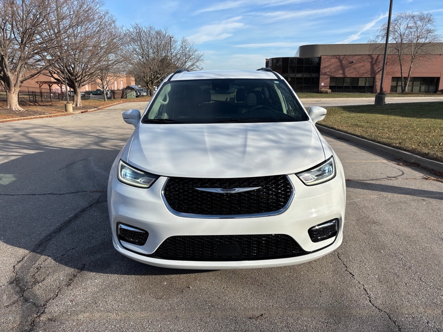 Used 2022 Chrysler Pacifica Touring L - BraunAbility Side Entry Entry Fold Out Manual Ramp