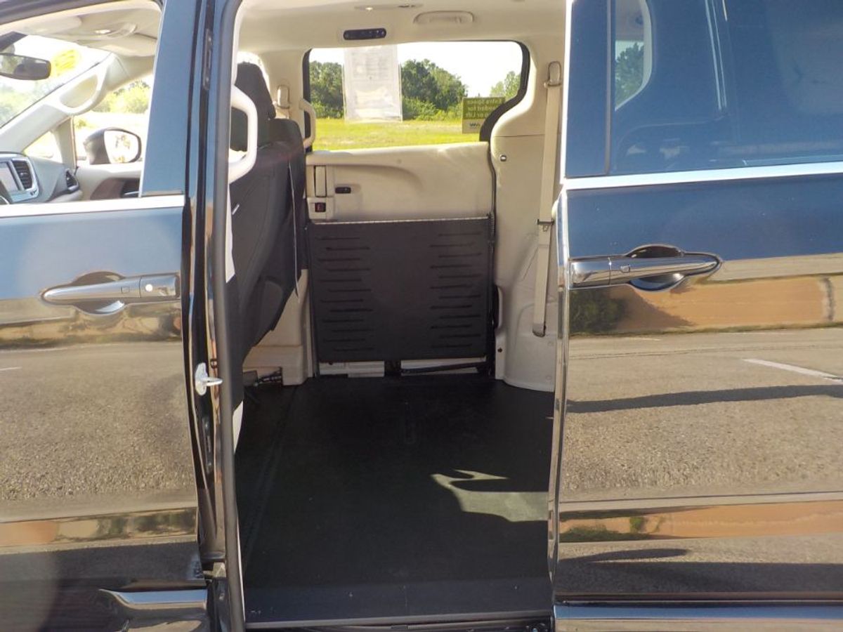 2023 CHRYSLER VOYAGER - Image 43