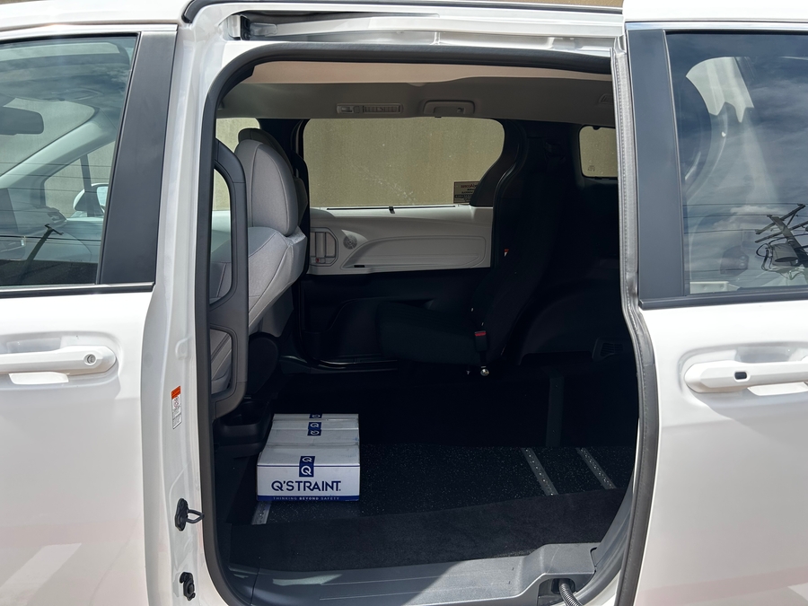New 2026 Toyota Sienna Hybrid LE - Vantage Mobility Rear Entry Entry Fold Out Manual Ramp