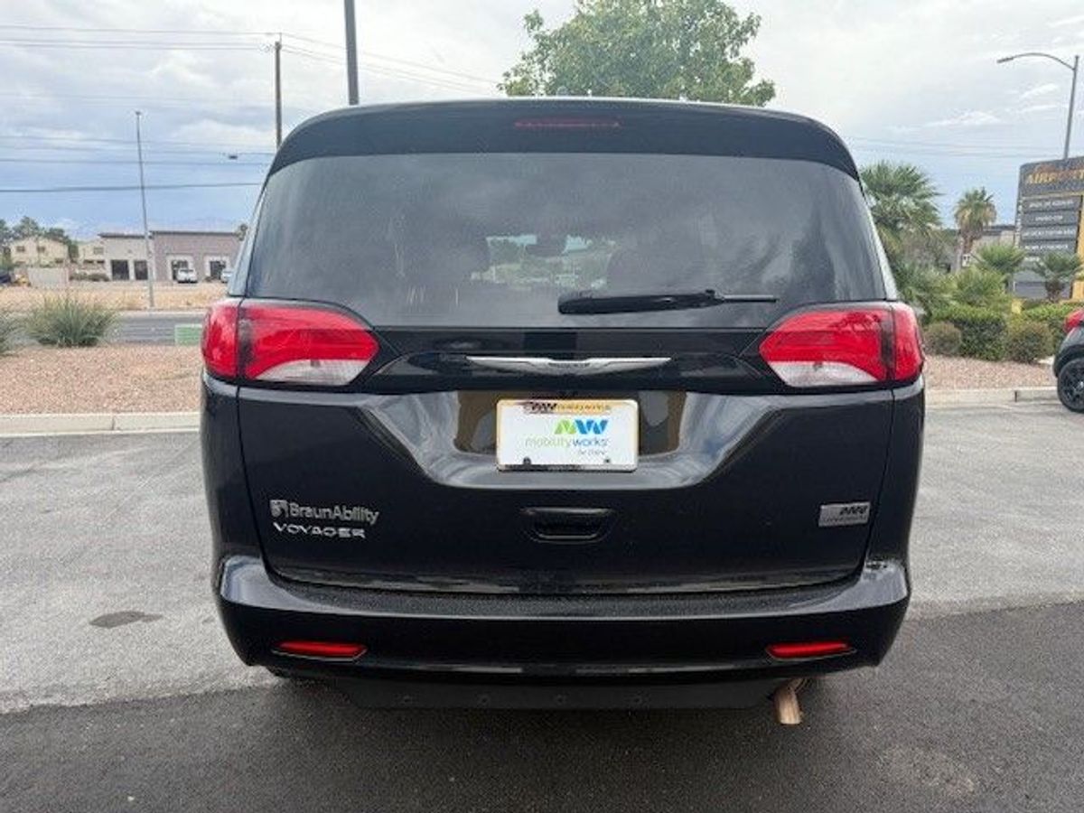 2023 CHRYSLER VOYAGER - Image 2