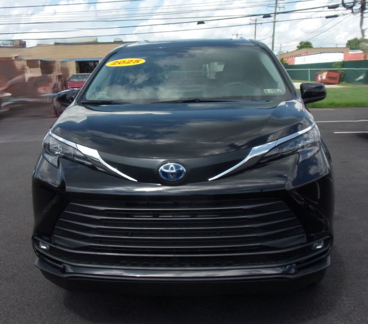 Black Toyota Sienna image number 1