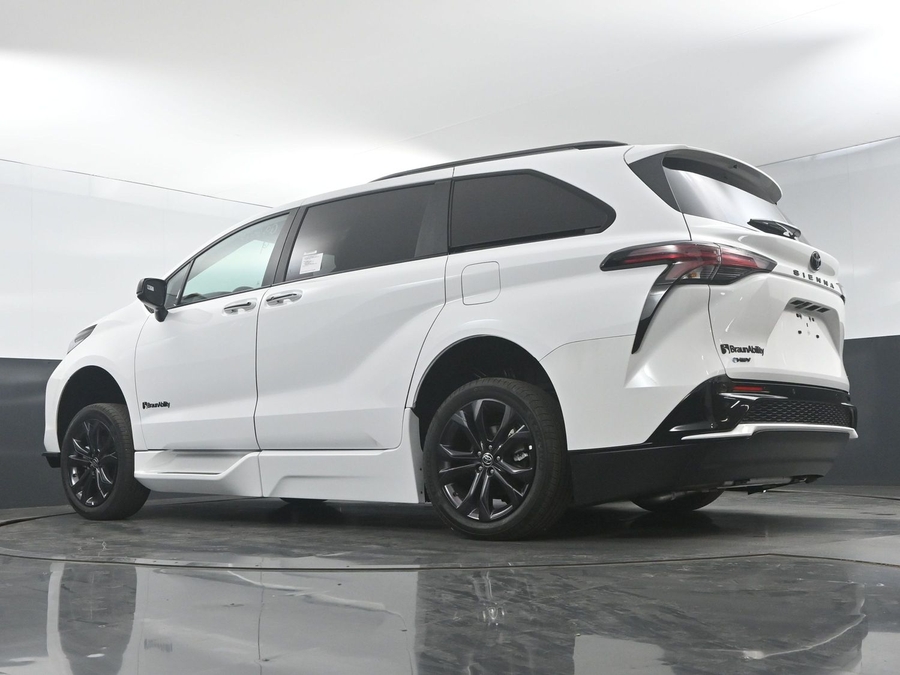 New 2025 Toyota Sienna Hybrid XSE Sport - BraunAbility Side Entry Entry In Floor Automatic Ramp